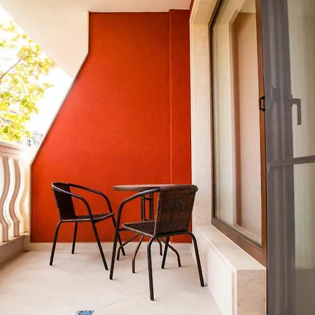 Luxury Escape Apartment Warna
